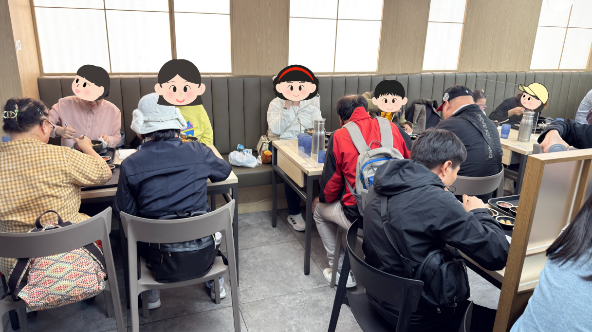 [크기변환]5. 일일문화체험 『롯데월드 나들이』 실시 사진5.jpg