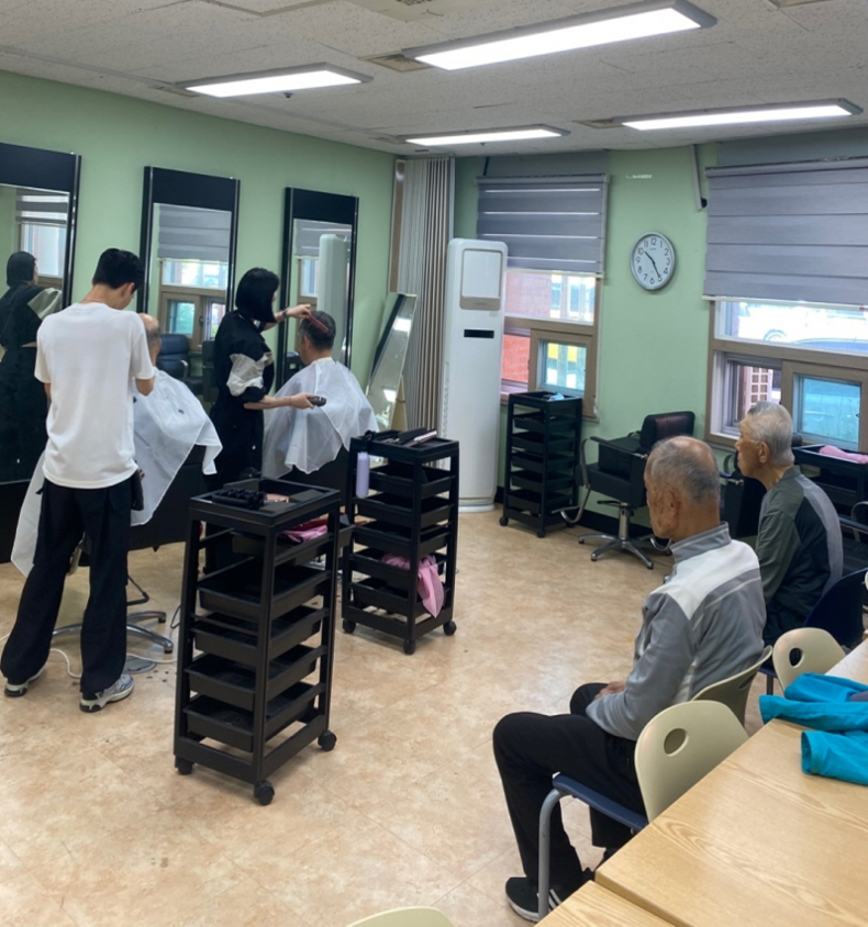 『자원봉사』 4월 병아리봉사단, 하당동새마을부녀회, 청담헤어와 함께하는 이미용 서비스! (5).png