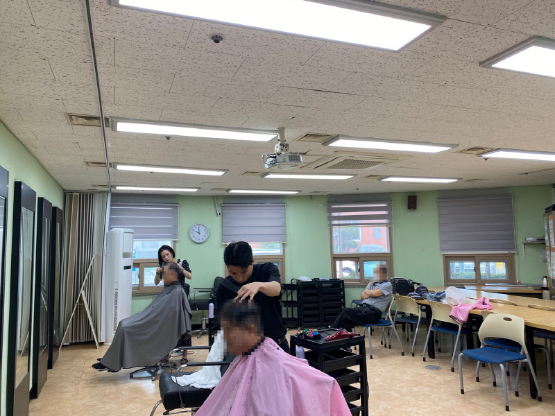 『자원봉사』 5월 하당동새마을부녀회, 청담헤어와 함께하는 이미용 서비스!(1).jpg