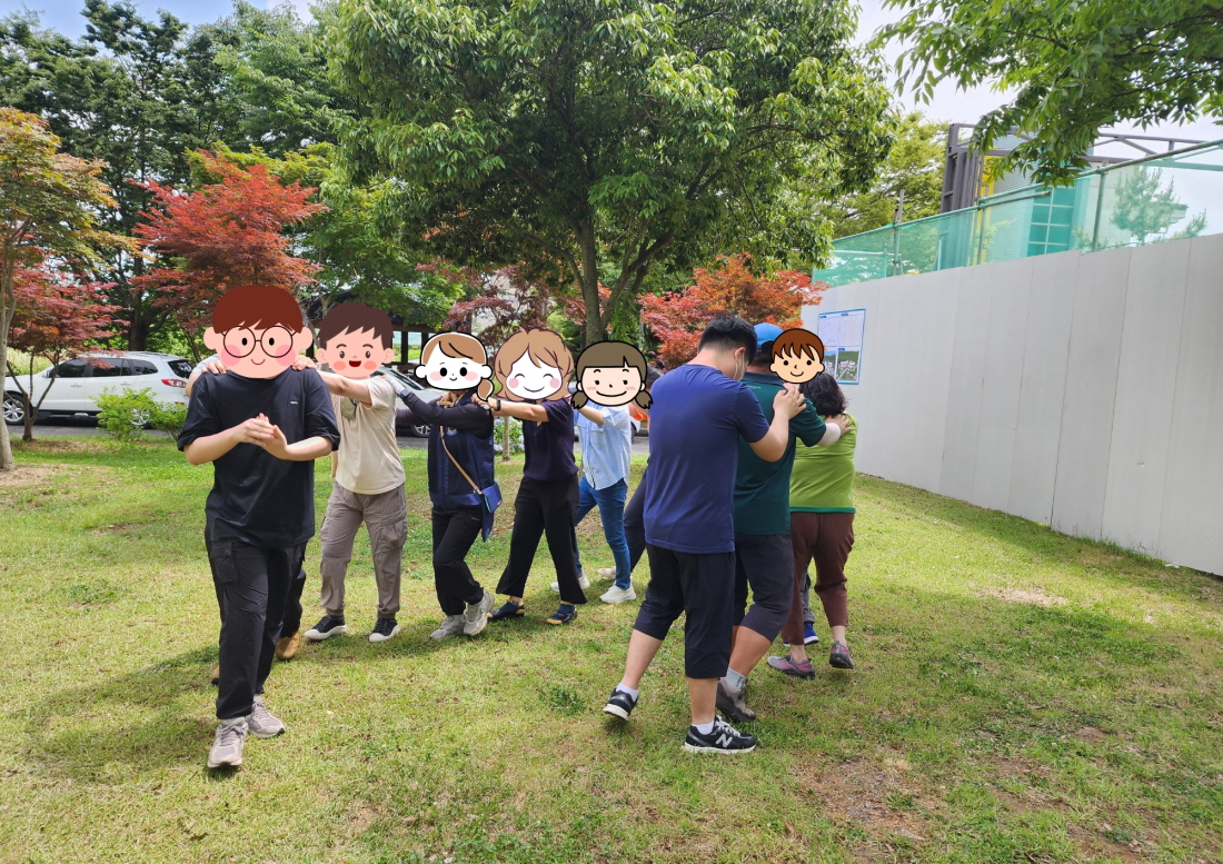 [크기변환]『직업적응훈련』 지역사회이용 숲체험 프로그램 사진1.jpg