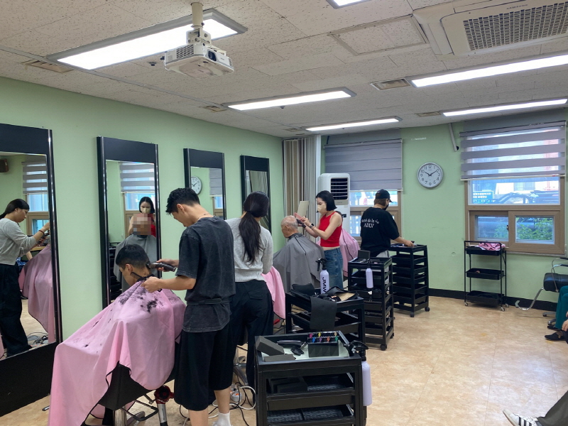『자원봉사』 8월 병아리봉사단, 청담헤어, 하당동새마을부녀회와 함께하는 이미용 서비스!(3).jpg