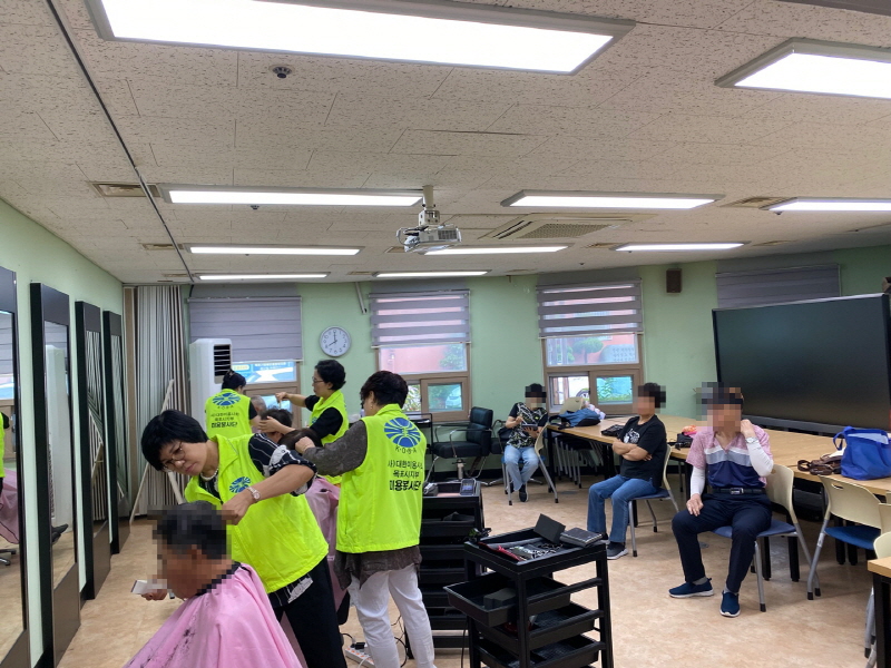 『자원봉사』 8월 병아리봉사단, 청담헤어, 하당동새마을부녀회와 함께하는 이미용 서비스!(1).jpg