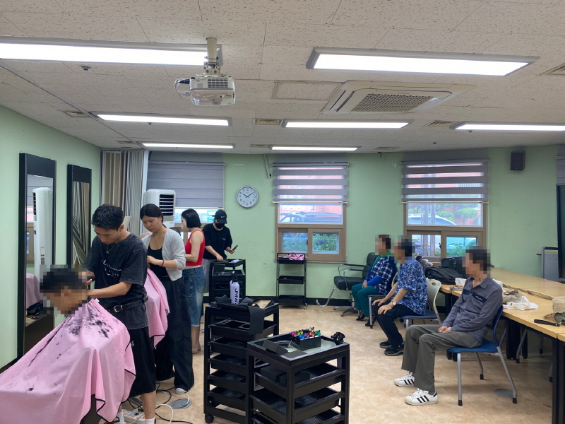 『자원봉사』 8월 병아리봉사단, 청담헤어, 하당동새마을부녀회와 함께하는 이미용 서비스!(4).jpg