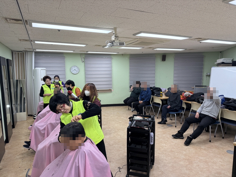 『자원봉사』 2월 병아리봉사단, 하당동새마을부녀회와 함께하는 이미용 서비스!(2).jpg