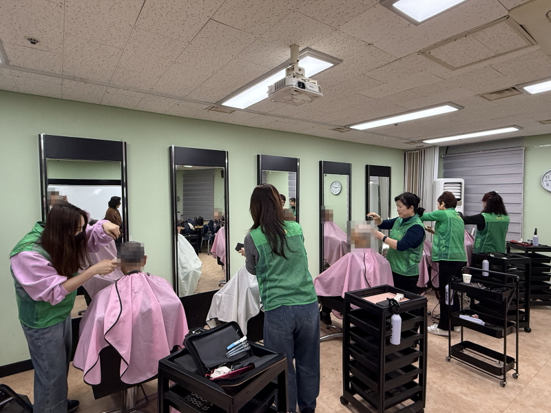 『자원봉사』 2월 병아리봉사단, 하당동새마을부녀회와 함께하는 이미용 서비스!(3).jpg