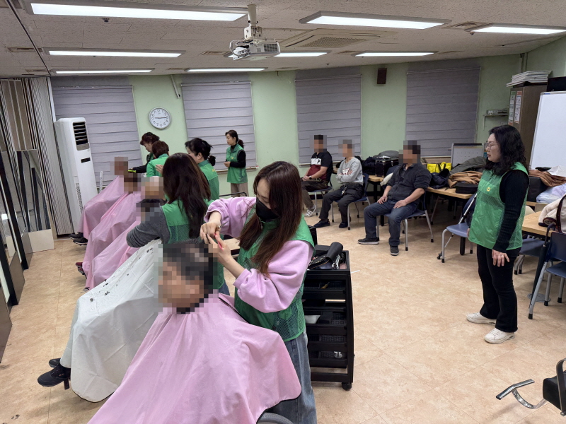 『자원봉사』 2월 병아리봉사단, 하당동새마을부녀회와 함께하는 이미용 서비스!(4).jpg